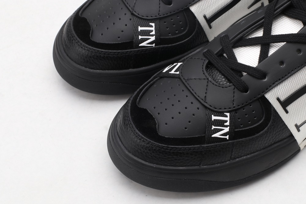 VA1ENTIN0 sneaker